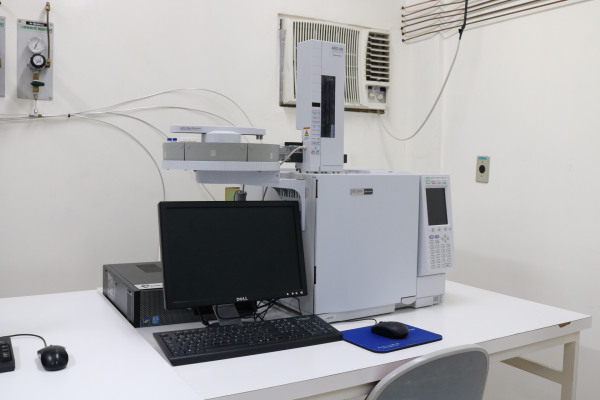 Cromatógrafo a gás equipado com detectores FID e TCD da Shimadzu